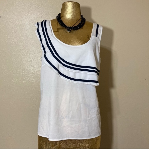 Daniel Cremieux Tops - CREMIEUX sleeveless top with cute ruffle details. Medium Euc